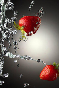 Strawberry in water - iPhone Wallpaper